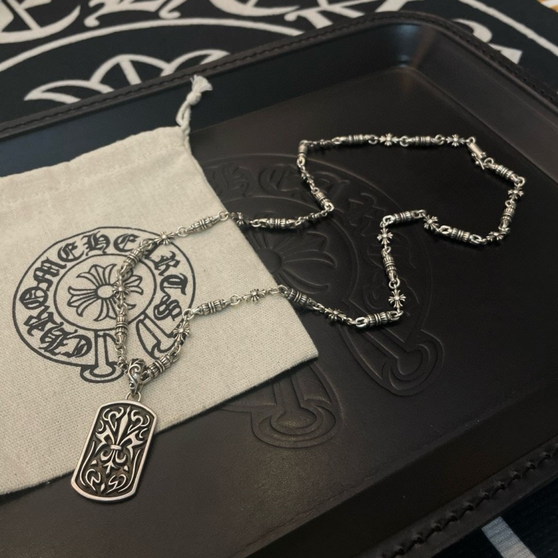 Ch*0me He**ts necklaces